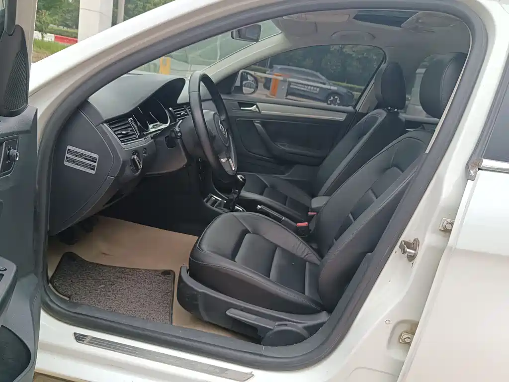 Bora 2014 1.6L Manual Comfort Edition купить на сайте DeffCars
