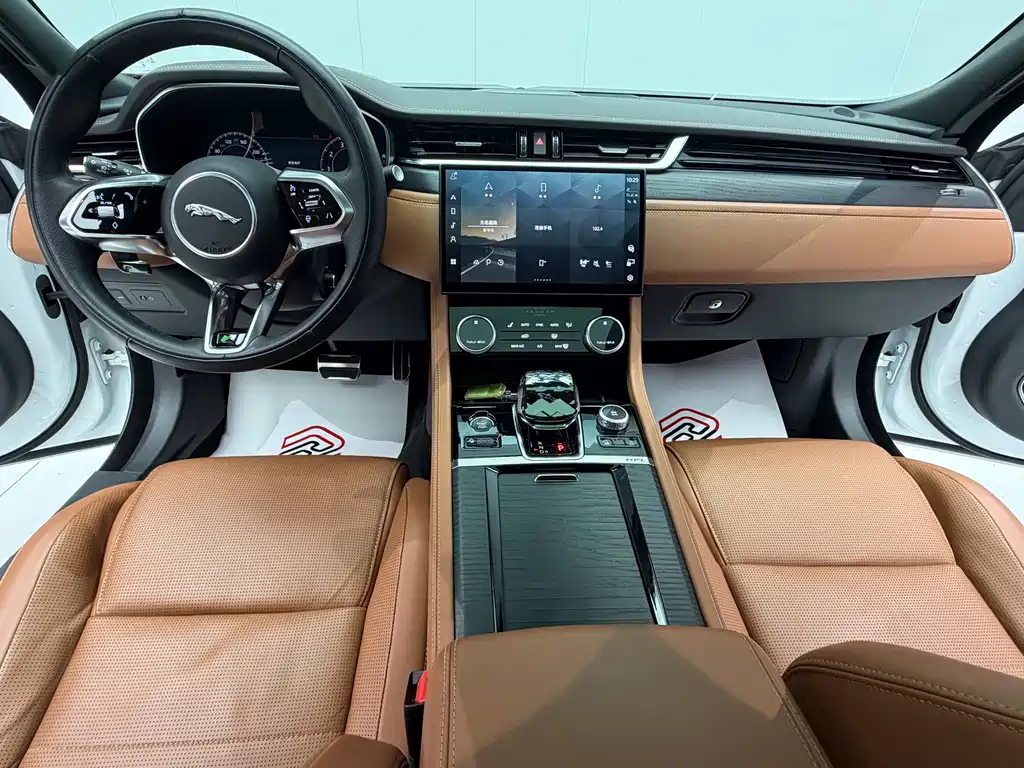 Jaguar XFL 2024 2.0T P300 four-wheel drive flagship sports gold version купить на сайте DeffCars