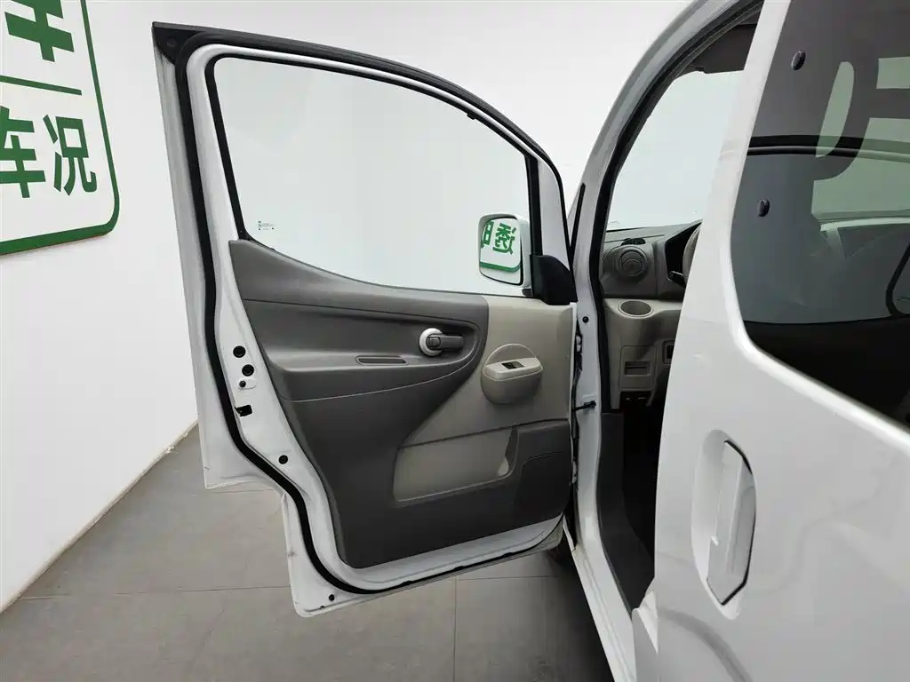 Nissan NV200 2018 1.6L CVT luxury model купить на сайте DeffCars