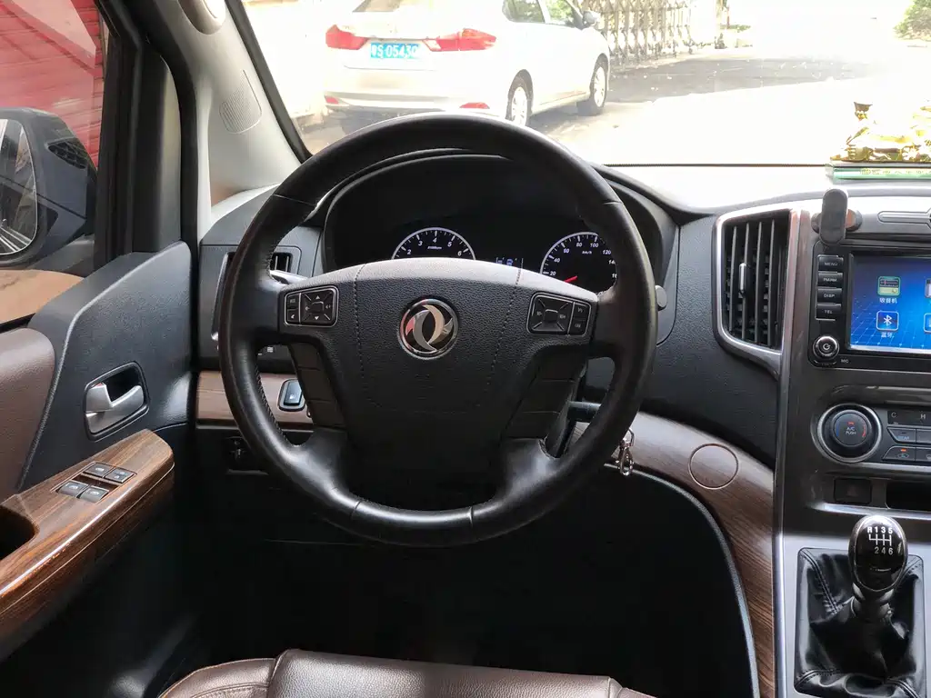Lingzhi PLUS 2021 2.0L manual luxury model 7 seats купить на сайте DeffCars