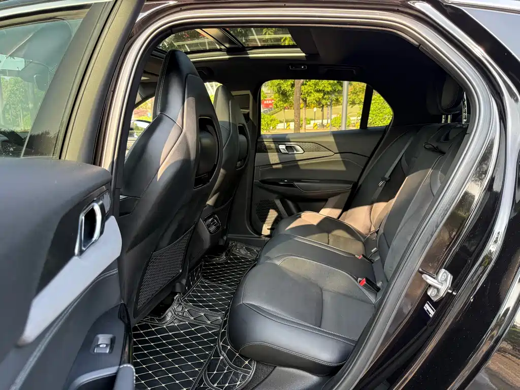 Lynk & Co 03 2022 1.5TD DCT Pro купить на сайте DeffCars