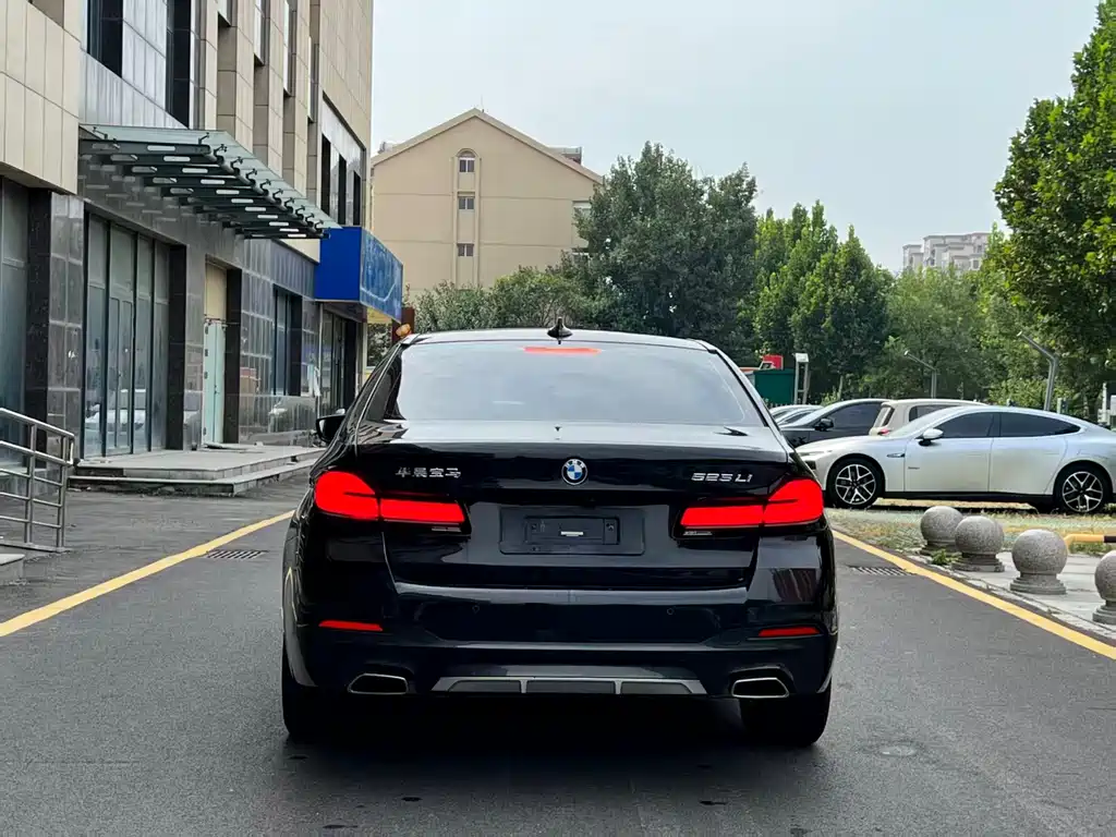 BMW 5 Series 2022 525Li M Sports Package купить на сайте DeffCars