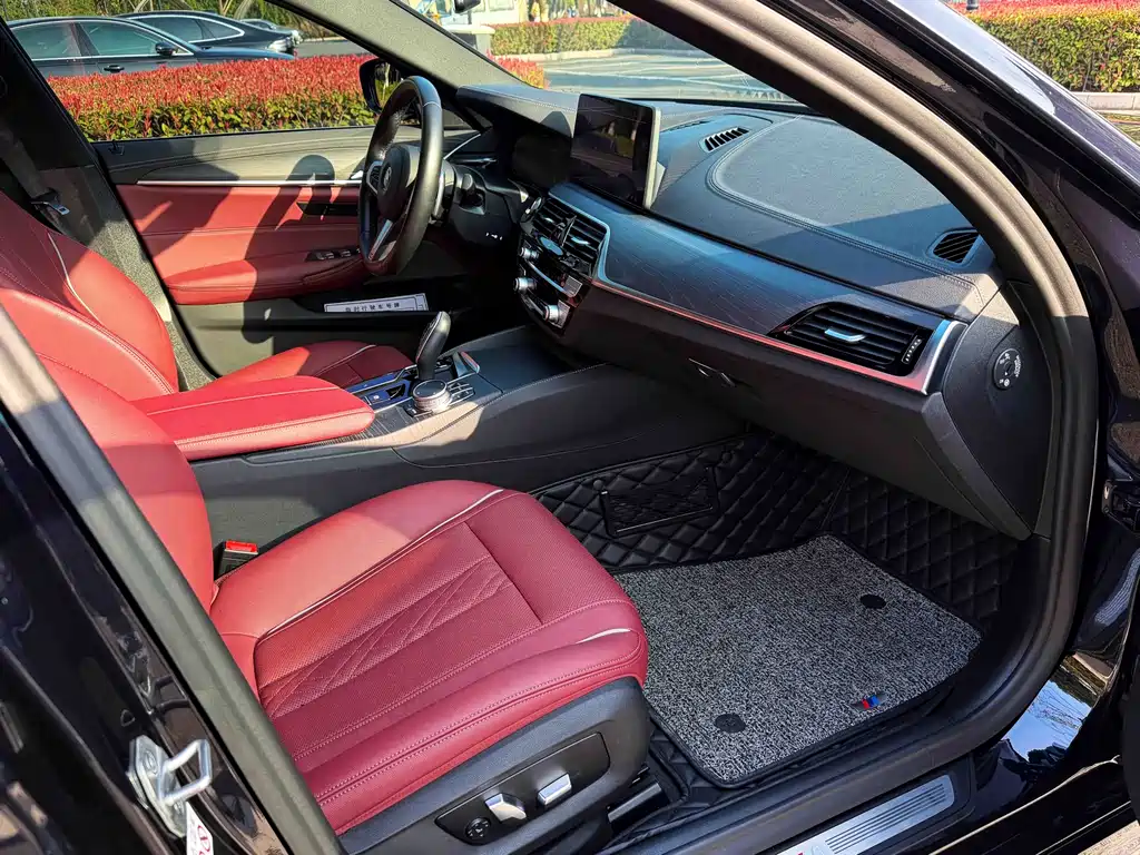 BMW 5 Series 2021 530Li Leading M Sports Package купить на сайте DeffCars