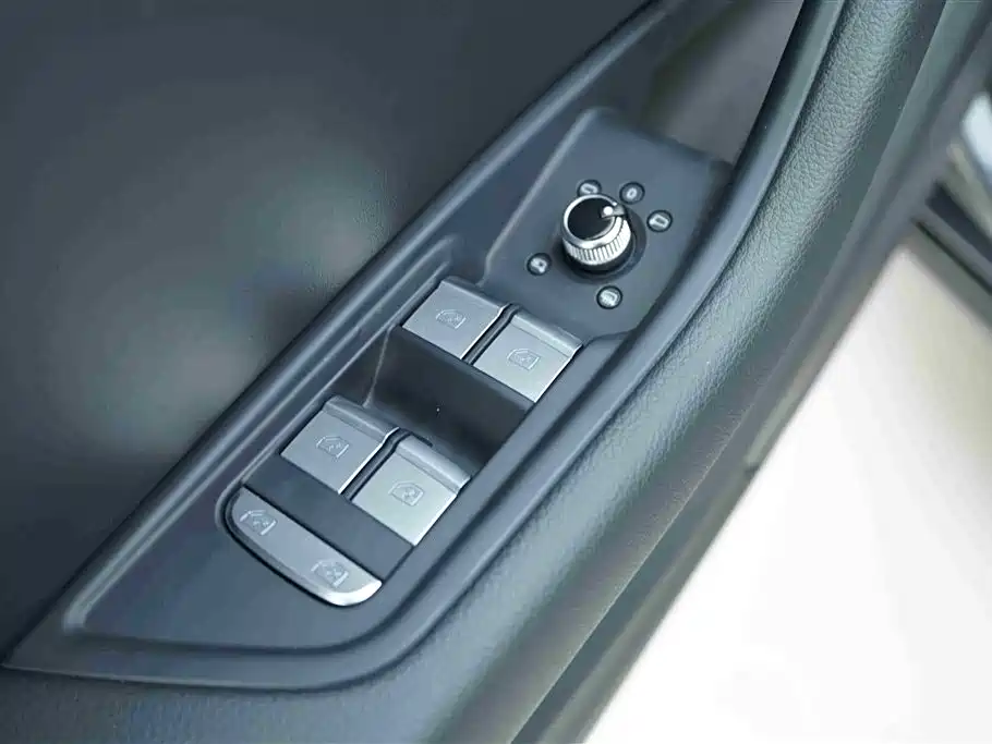 Audi A4L 2024 40 TFSI Fashionable and Dynamic купить на сайте DeffCars