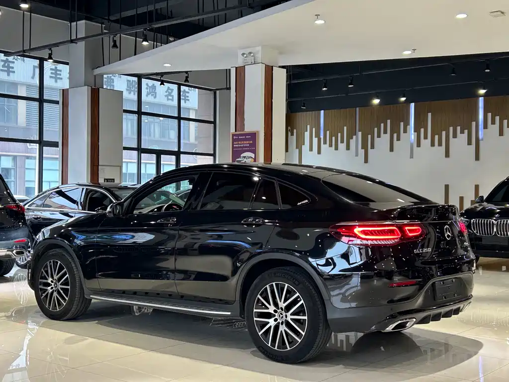 Mercedes-Benz GLC Coupe 2023 GLC 260 4MATIC Coupe SUV купить на сайте DeffCars
