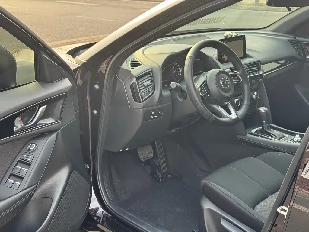 Mazda CX-4 2021 2.0L automatic two-wheel drive Blue Sky Youth Edition купить на сайте DeffCars