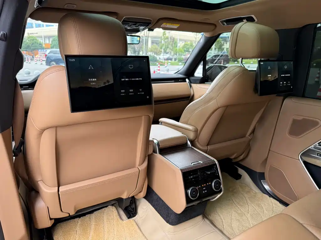 Range Rover 2023 3.0 L6 400PS Genesis Extended Edition купить на сайте DeffCars