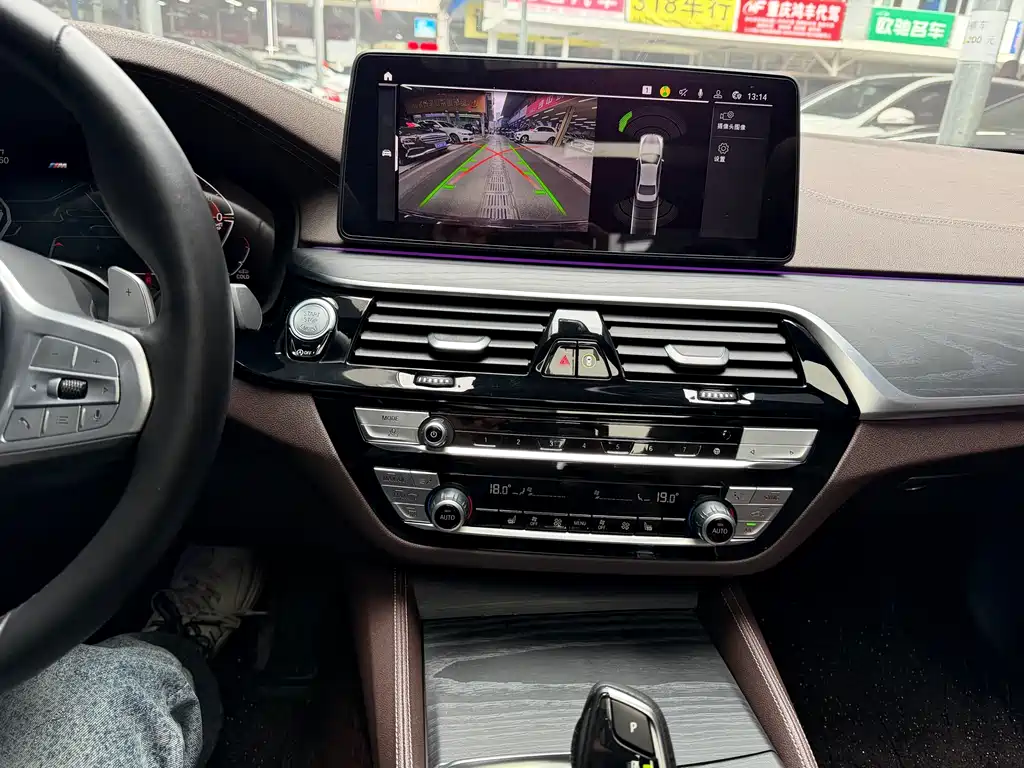 BMW 5 Series 2023 facelift 530Li leading M sports package купить на сайте DeffCars