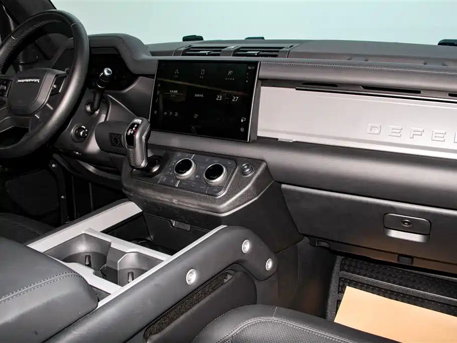 Land Rover Defender 2025 110 3.0T P400 X-Dynamic HSE купить на сайте DeffCars