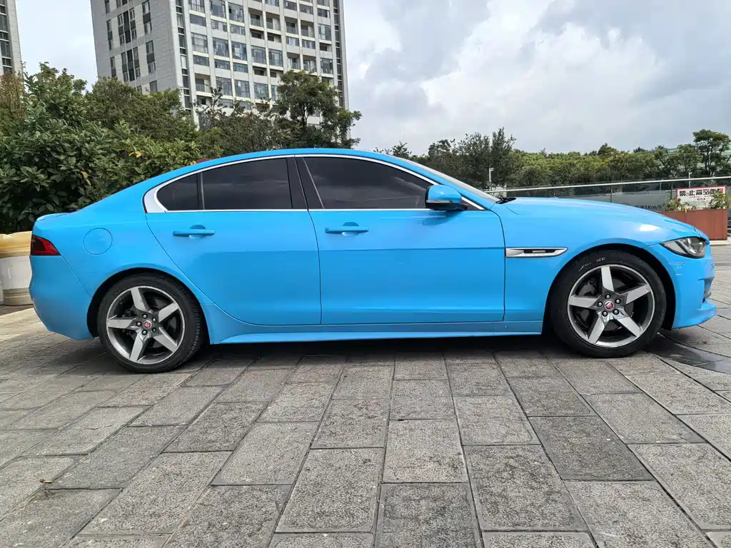 Jaguar XE 2015款 2.0T 200PS R-Sport купить на сайте DeffCars
