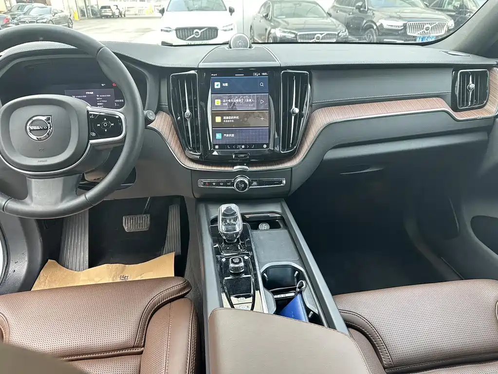 Volvo XC60 plug-in hybrid 2024 T8 plug-in hybrid long-range four-wheel drive Zhiya luxury version купить на сайте DeffCars