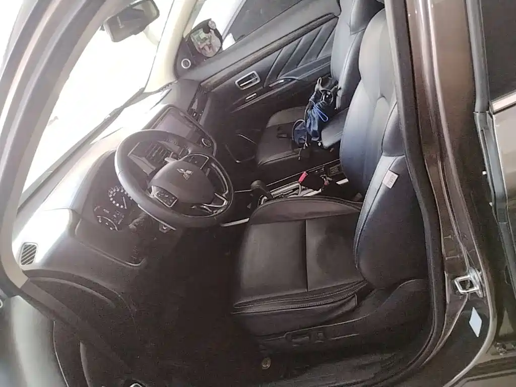 Outlander 2019 2.4L four-wheel drive exclusive version, 7 seats, National VI купить на сайте DeffCars