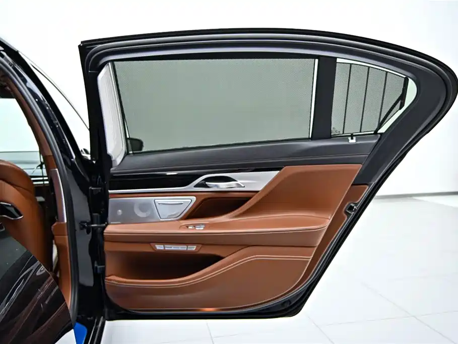 BMW 7 Series 2018 740Li xDrive Exclusive M Sports Package купить на сайте DeffCars