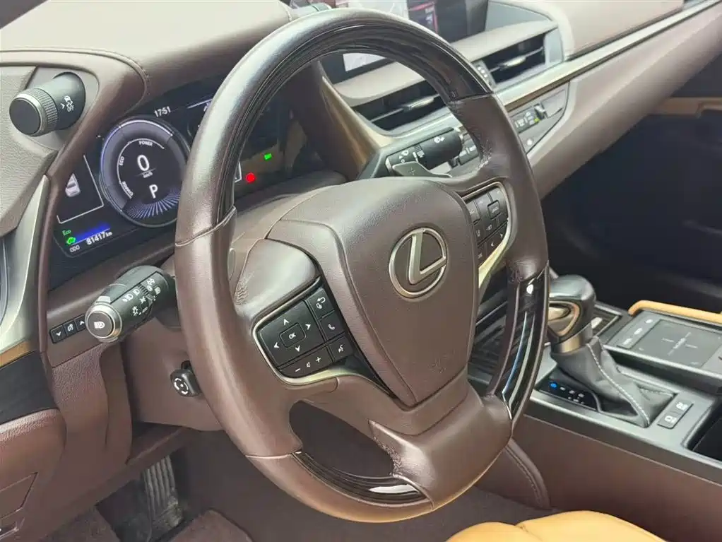 Lexus ES 2018 300h Exclusive Edition National V купить на сайте DeffCars