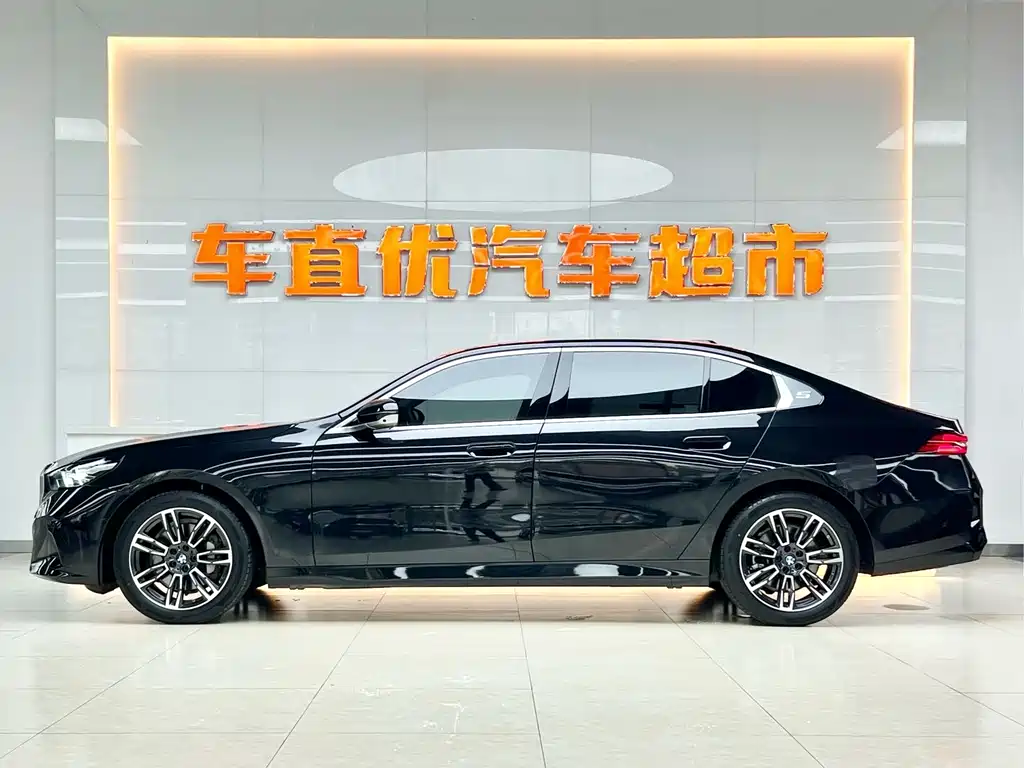 BMW 5 Series 2025 530Li Leading M Sports Package купить на сайте DeffCars
