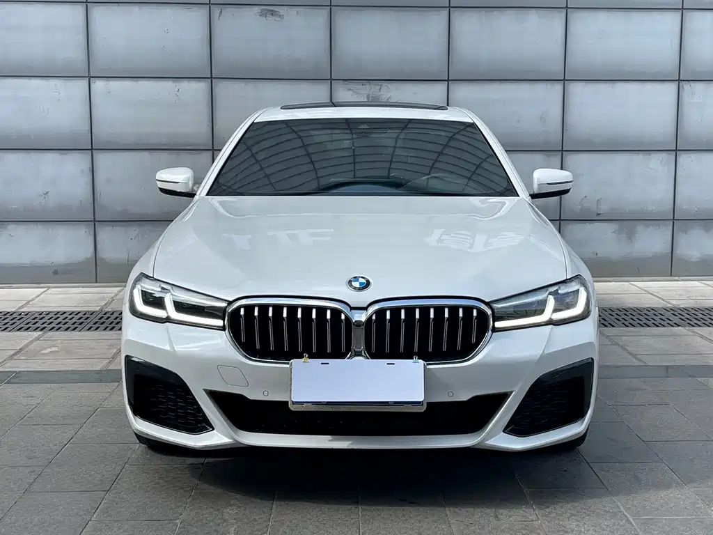 BMW 5 Series 2022 530Li Leading M Sports Package купить на сайте DeffCars