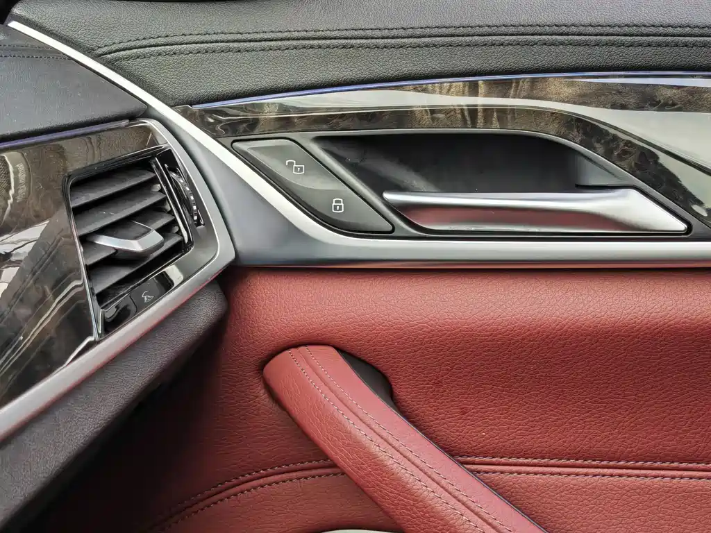 BMW 5 Series 2018 facelift 530Li Exclusive M Sports Package купить на сайте DeffCars