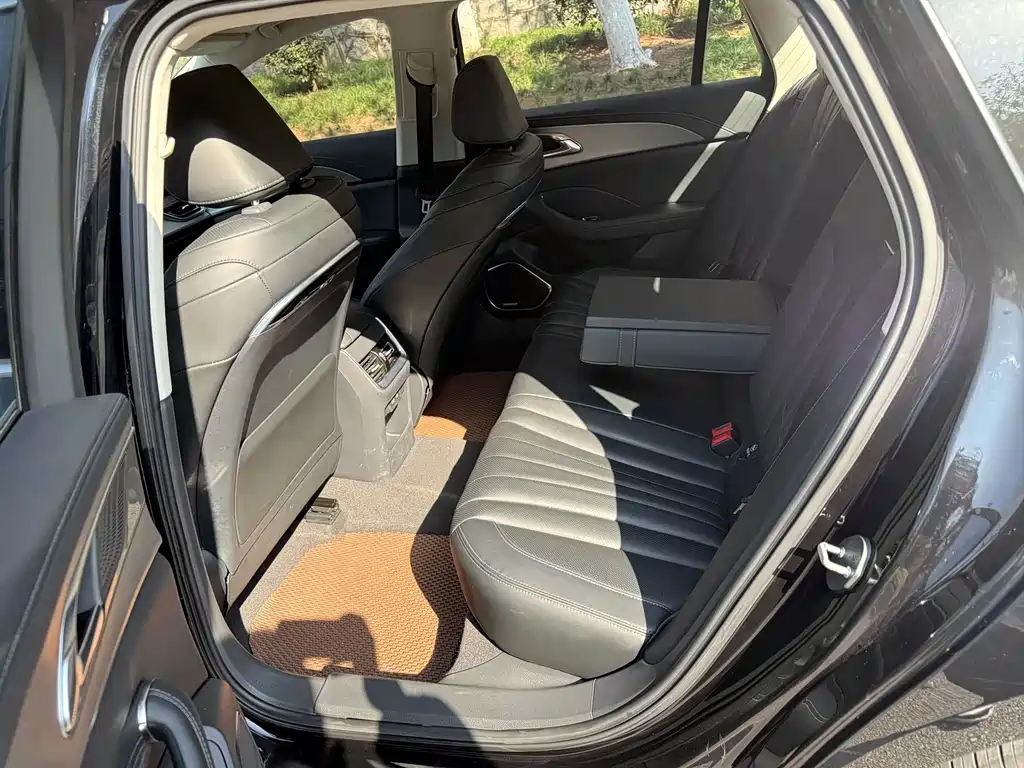 Hongqi H5 2023 1.5T DCT Zhilian Qiyun Edition купить на сайте DeffCars