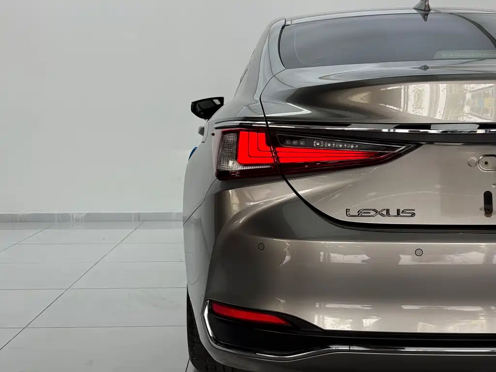 Lexus ES 2023 200 Excellence Edition купить на сайте DeffCars