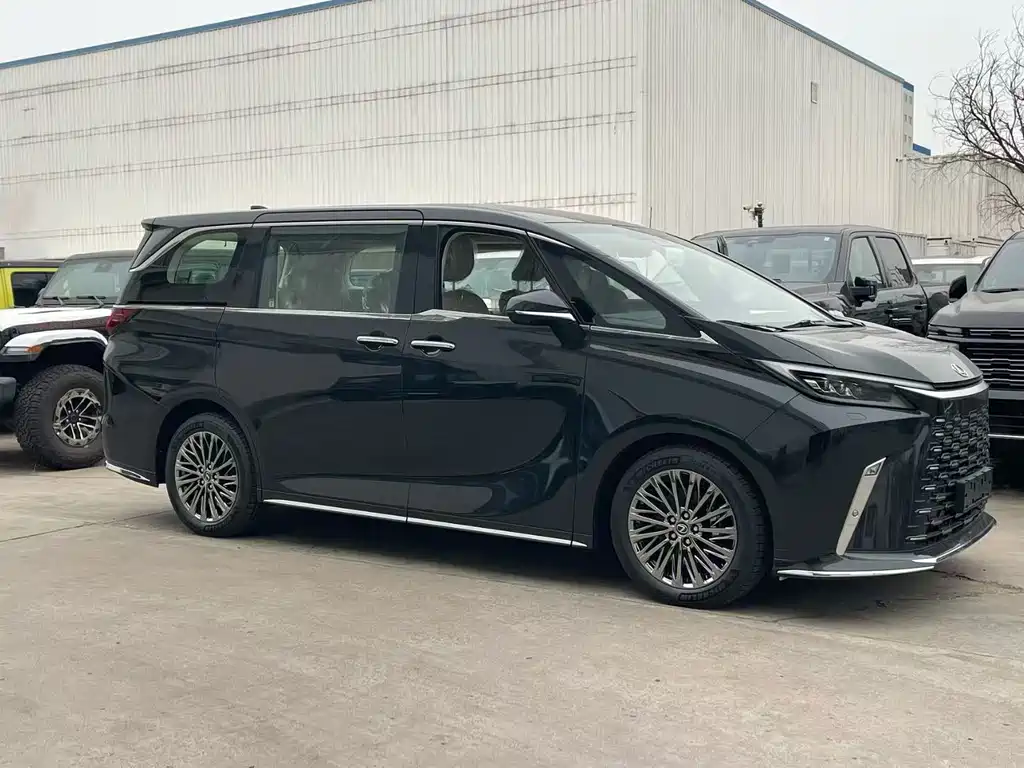 Lexus LM 2025 500h six-seater premium version купить на сайте DeffCars
