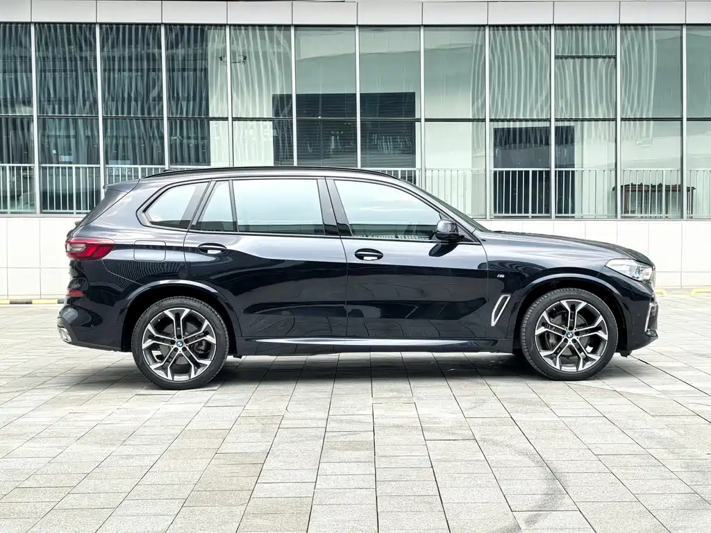 BMW X5 2022 facelift xDrive 40Li M sports package купить на сайте DeffCars