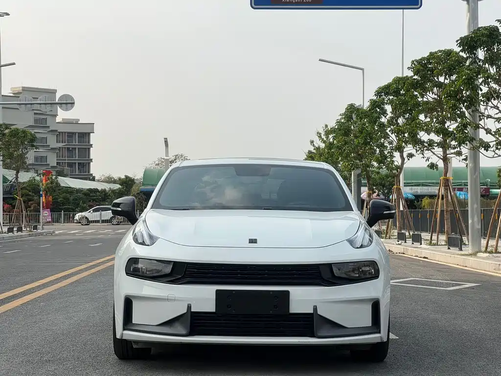 Lynk & Co 03 2022 1.5TD DCT Pro купить на сайте DeffCars