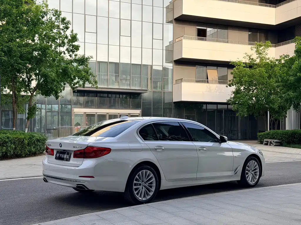 BMW 5 Series 2018 525Li Luxury Package купить на сайте DeffCars