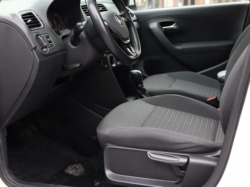 Polo 2016 1.6L automatic comfort model купить на сайте DeffCars