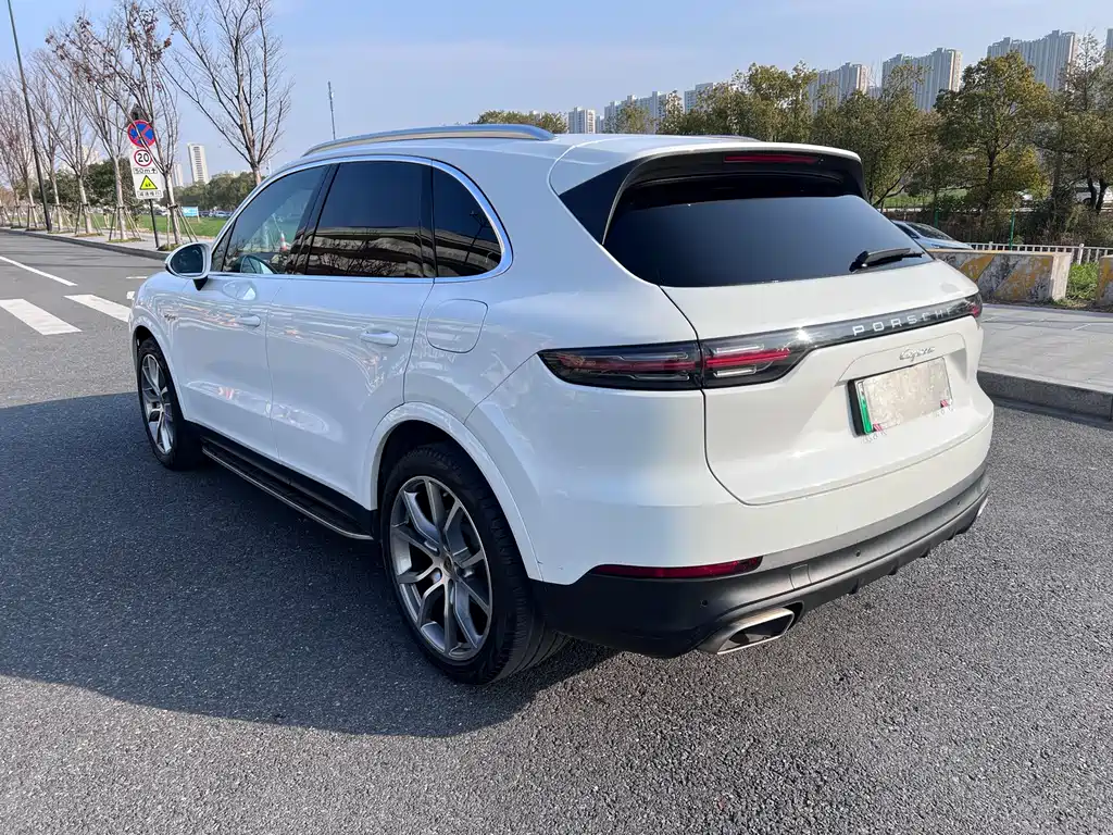 Cayenne New Energy 2022 Cayenne E-Hybrid 2.0T Platinum Edition купить на сайте DeffCars
