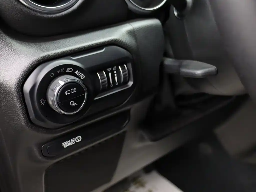 Gladiator 2023 3.6L Overland купить на сайте DeffCars
