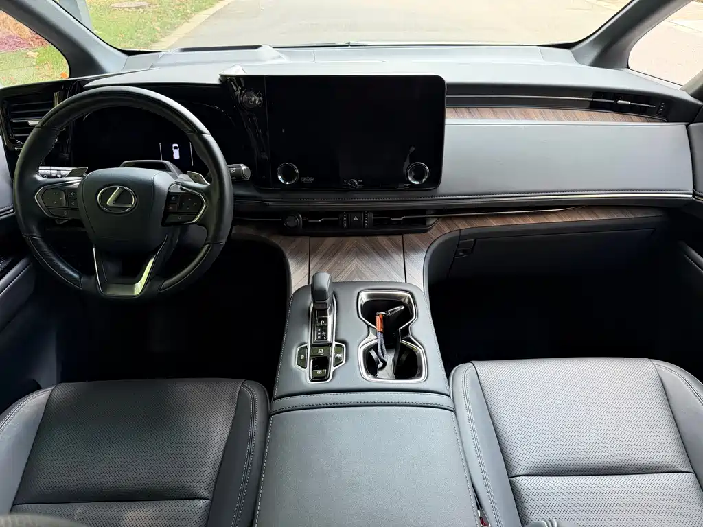 Lexus LM 2023 350h seven-seat elegant version купить на сайте DeffCars