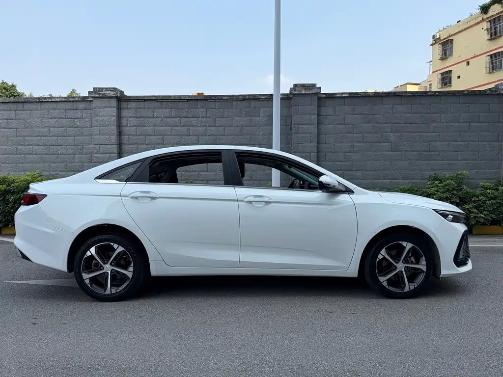 Emgrand L 2022 1.4T CVT premium model купить на сайте DeffCars