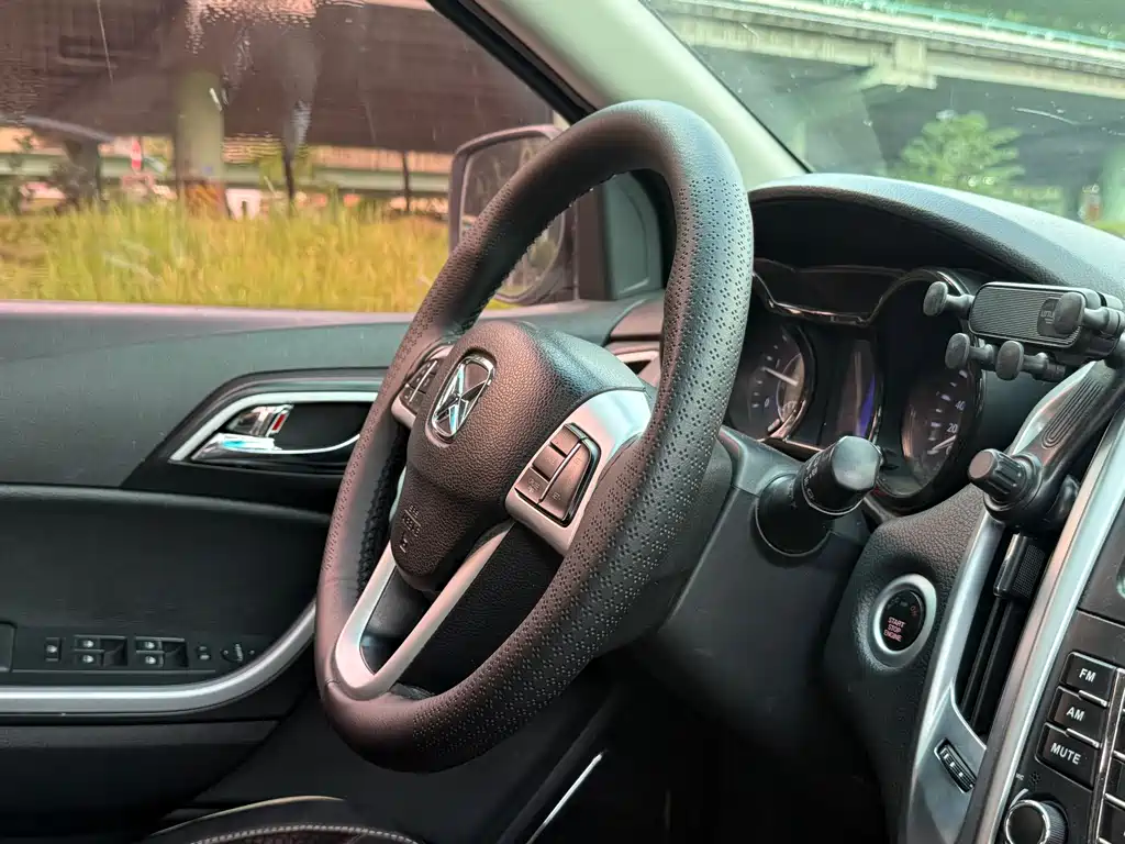 Yusheng S350 2013 2.4T Automatic 4WD Diesel Ultra Deluxe Edition 5-seater купить на сайте DeffCars