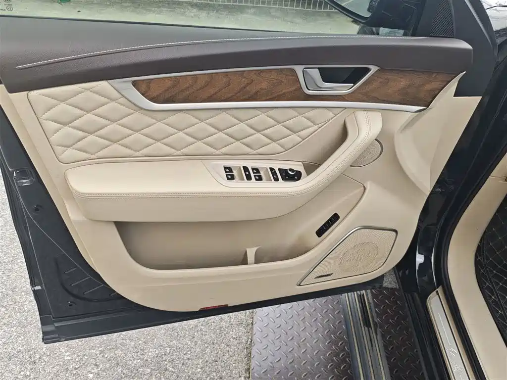 Hongqi HS7 2019 3.0T automatic four-wheel drive Zhilian Qiling version купить на сайте DeffCars