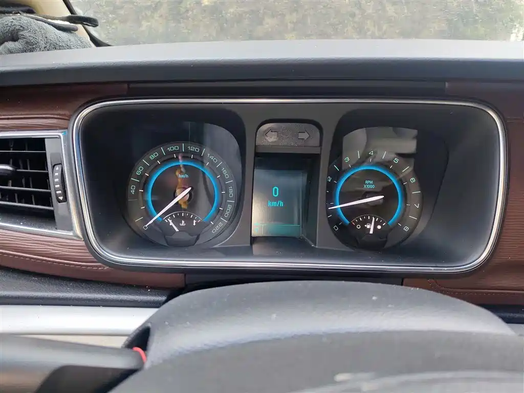 Buick GL8 2014 3.0L XT luxury business flagship version купить на сайте DeffCars