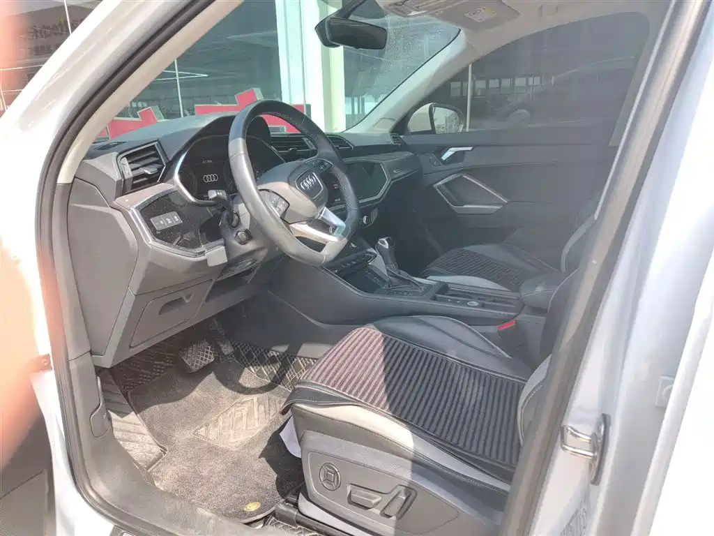 Audi Q3 2023 35 TFSI Fashionable and Dynamic (1.5T) купить на сайте DeffCars
