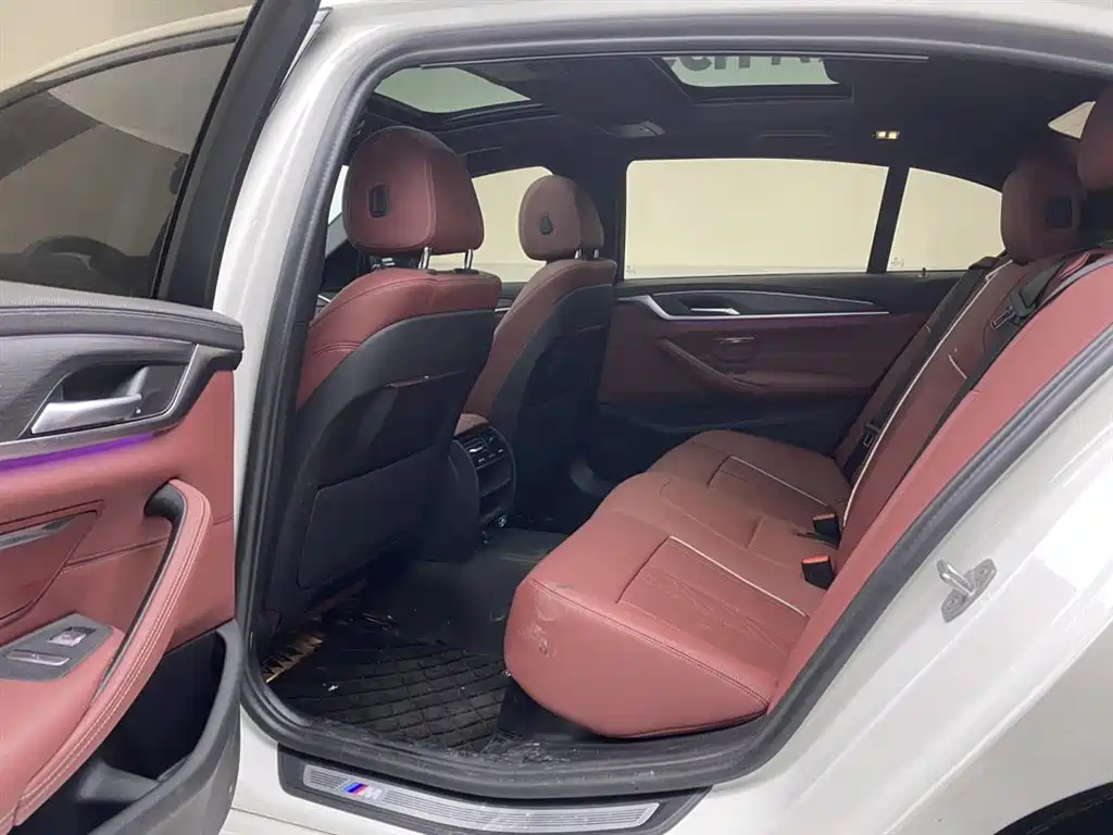 BMW 5 Series 2023 530Li Leading M Sports Package купить на сайте DeffCars