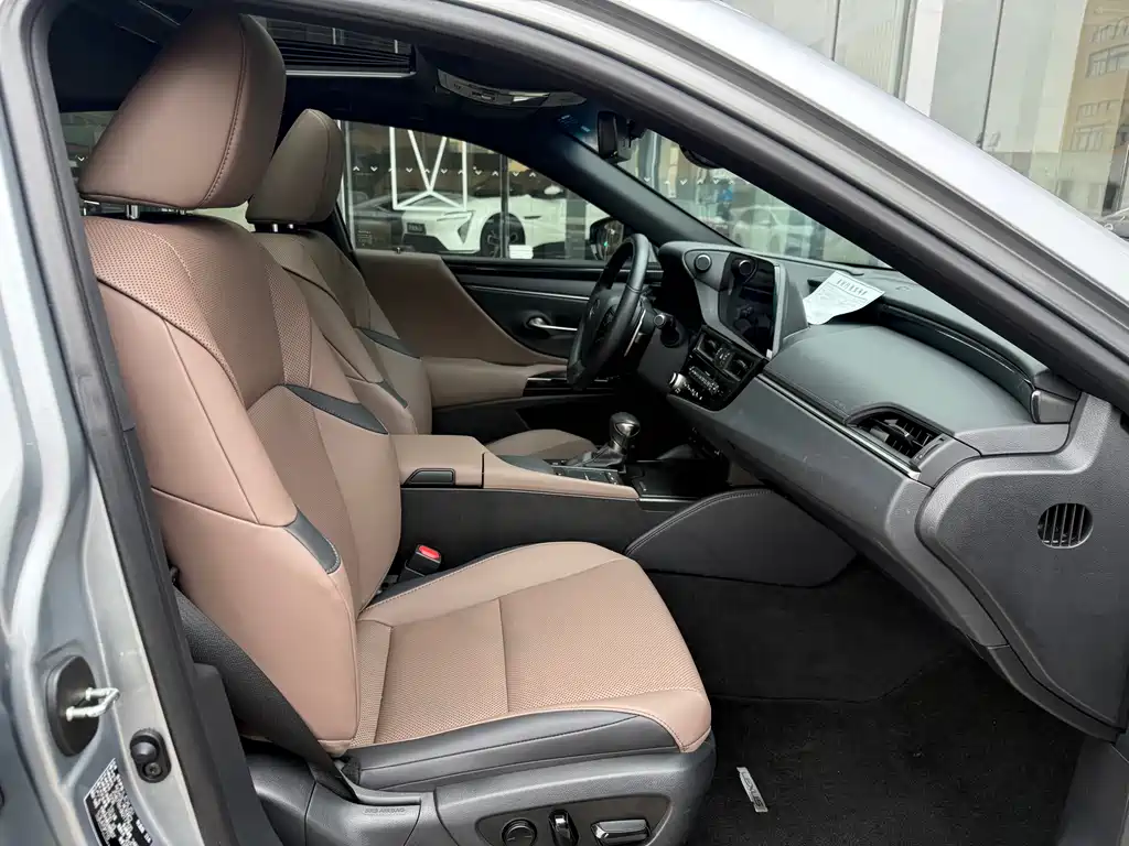 Lexus ES 2021 300h Excellence Edition купить на сайте DeffCars