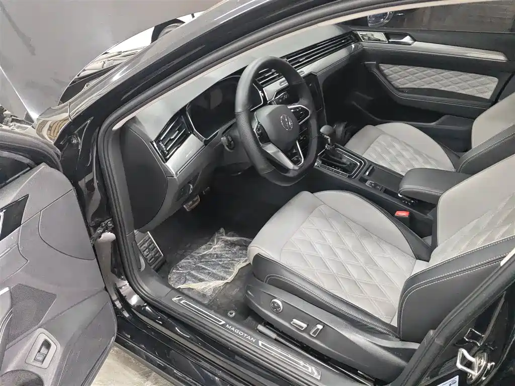 Magotan 2023 2 million commemorative edition 280TSI DSG leading model купить на сайте DeffCars