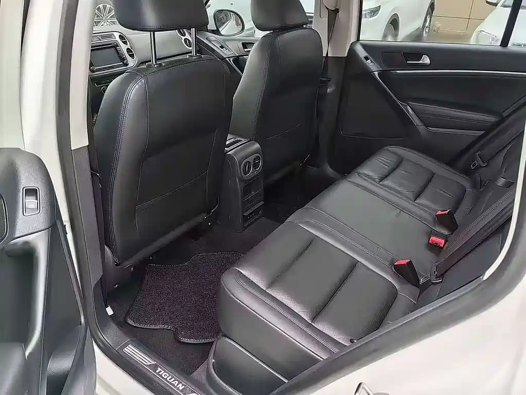 Tiguan 2015 1.8TSI automatic two-wheel drive luxury model купить на сайте DeffCars