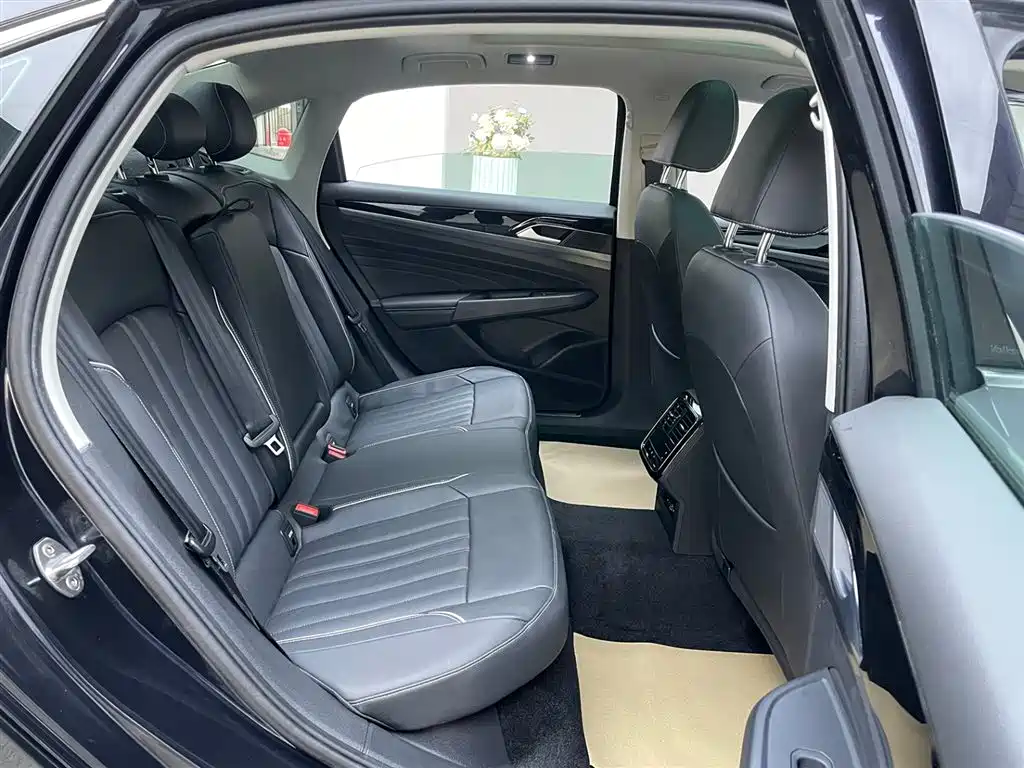 Passat New Energy 2023 430PHEV Hybrid Elite Edition купить на сайте DeffCars