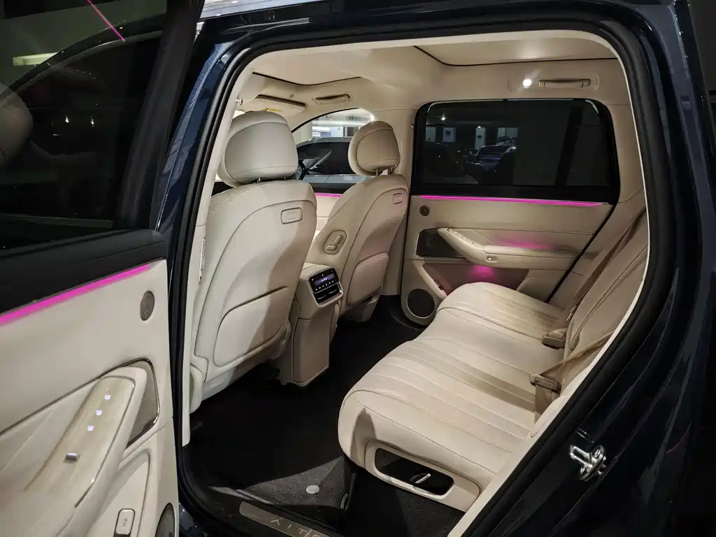 Wenjie M8 2025 extended range Max+ version 53.4kWh 5-seat version 192-line lidar) купить на сайте DeffCars