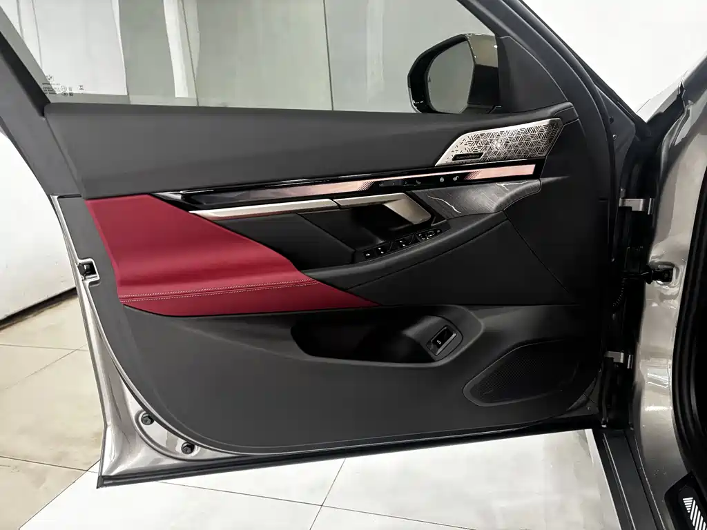 BMW 5 Series 2024 530Li Exclusive M Sports Package купить на сайте DeffCars