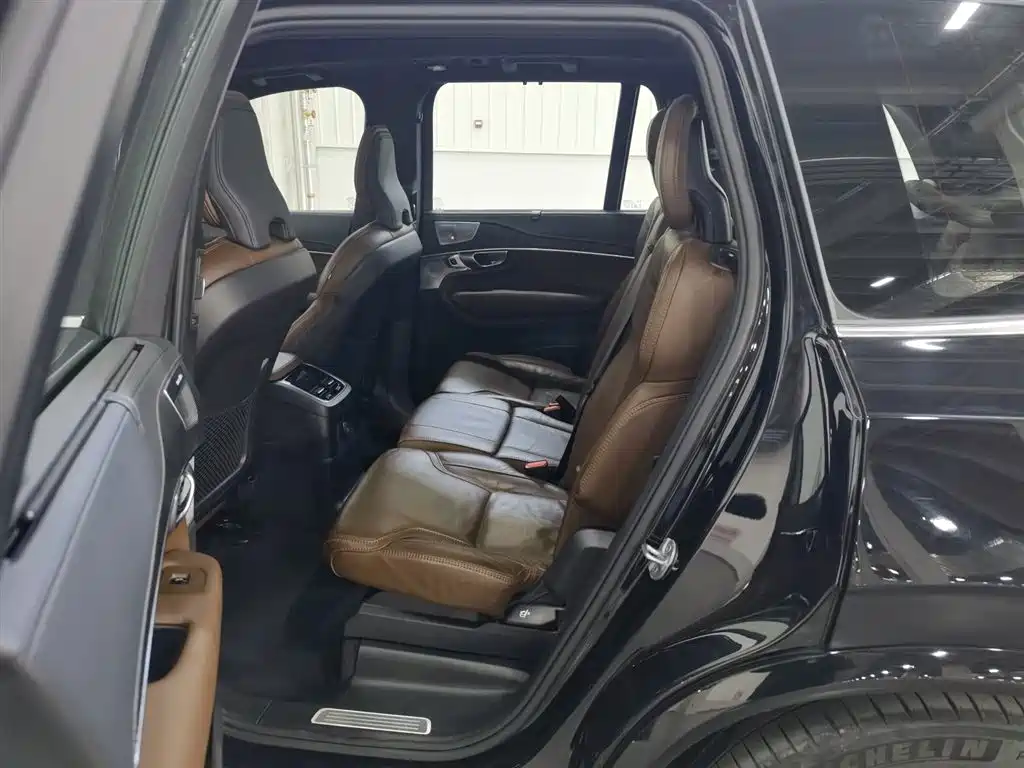 Volvo XC90 plug-in hybrid 2024 T8 Zhizun Deluxe Edition 7 seats купить на сайте DeffCars