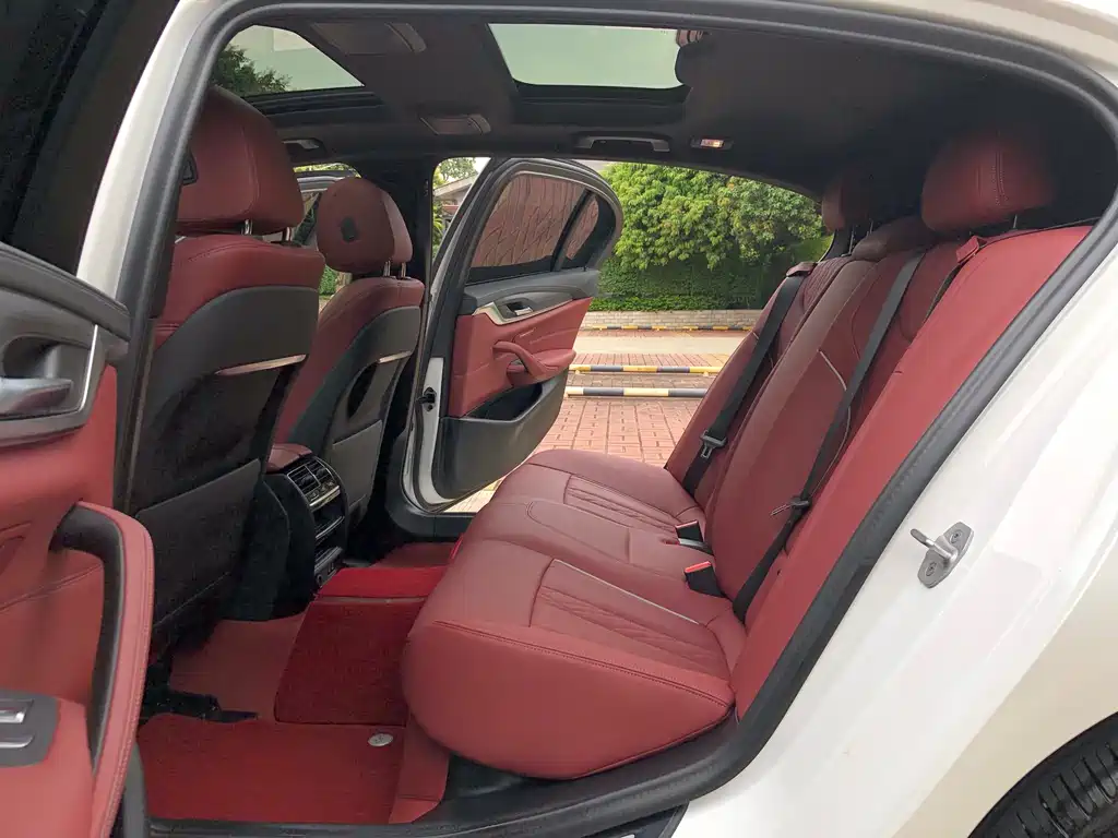 BMW 5 Series 2023 530Li Leading M Sports Package купить на сайте DeffCars