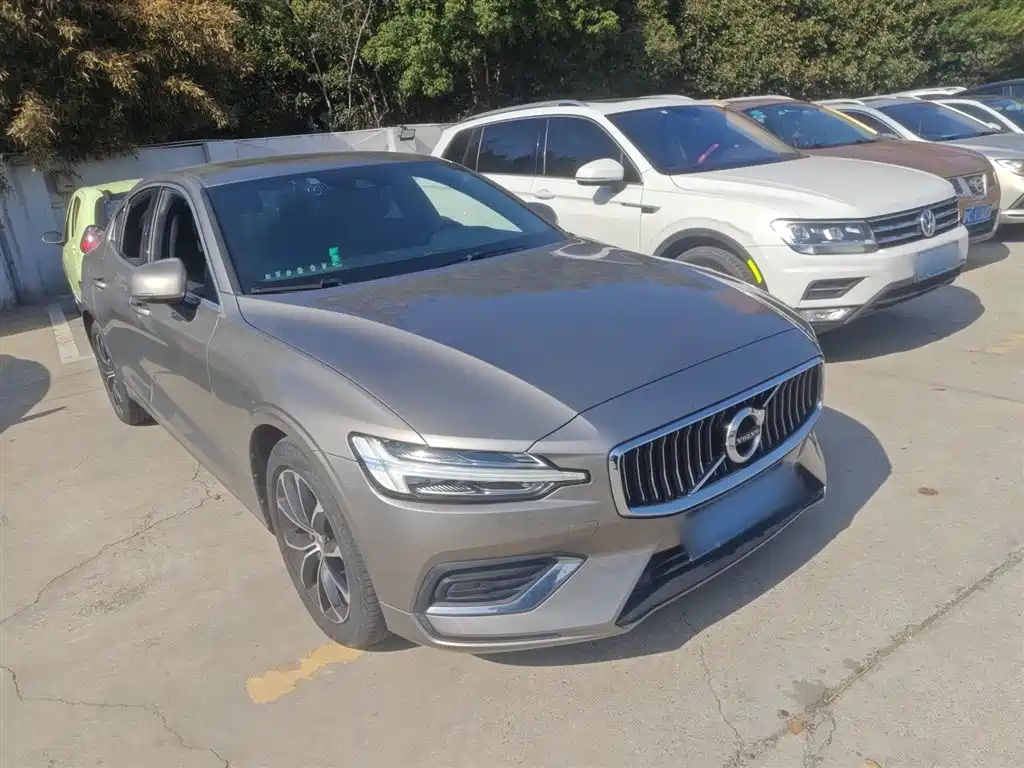 Volvo S60 2020 T4 Zhiyi Luxury Edition купить на сайте DeffCars