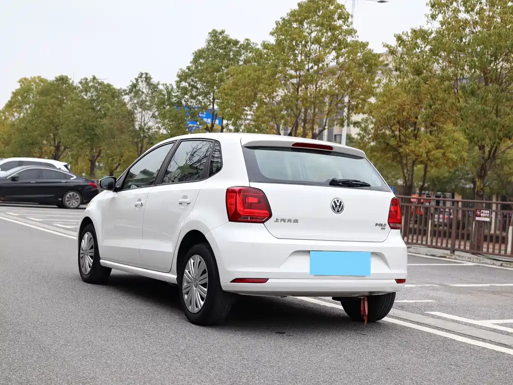 Polo 2016 1.6L automatic comfort model купить на сайте DeffCars