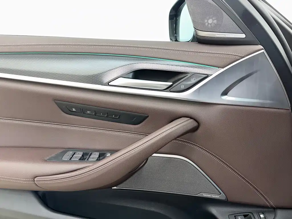 BMW 5 Series New Energy 2022 535Le Pioneer Edition M Sports Package купить на сайте DeffCars
