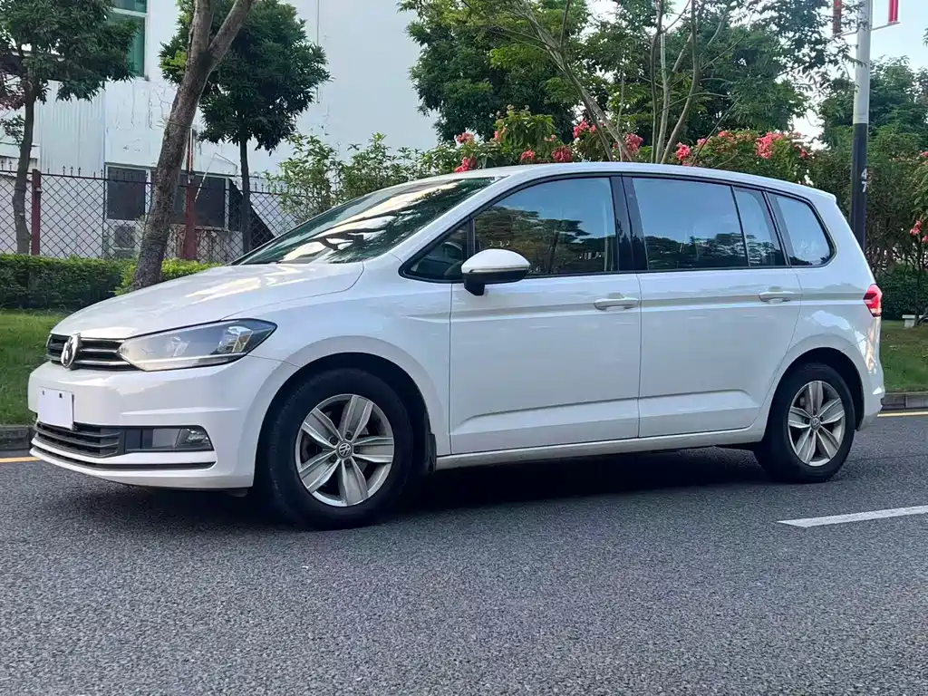Touran 2018 Touran L 280TSI DSG Fashion Edition 7 seats National V купить на сайте DeffCars