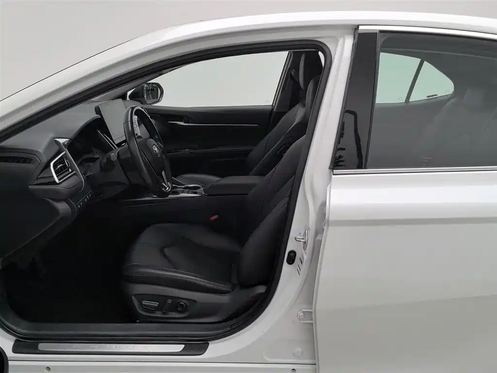 Camry 2023 2.5G Deluxe Edition купить на сайте DeffCars